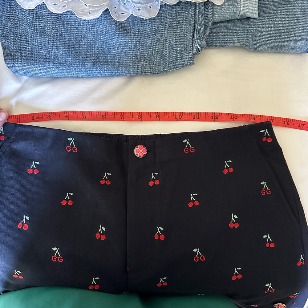 Gucci Cherry Print Navy Women's Shorts - Picture 6 of 7
